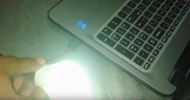 DIY USB lamp from an old flash drive DIY USB lamp from signal lights