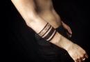 Arm tattoo like a bracelet